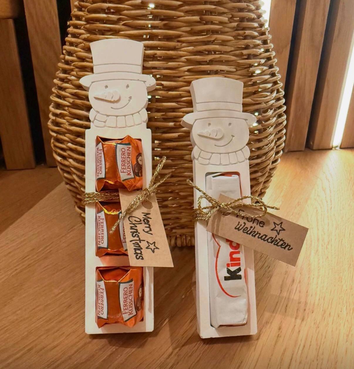 Kleine weihnachtliche Mitarbeitergeschenke in Schneemannhaltern