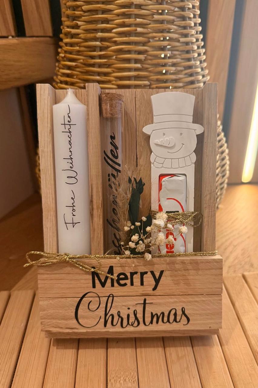 Persönliches Weihnachtsgeschenk aus Holz mit Kerze
