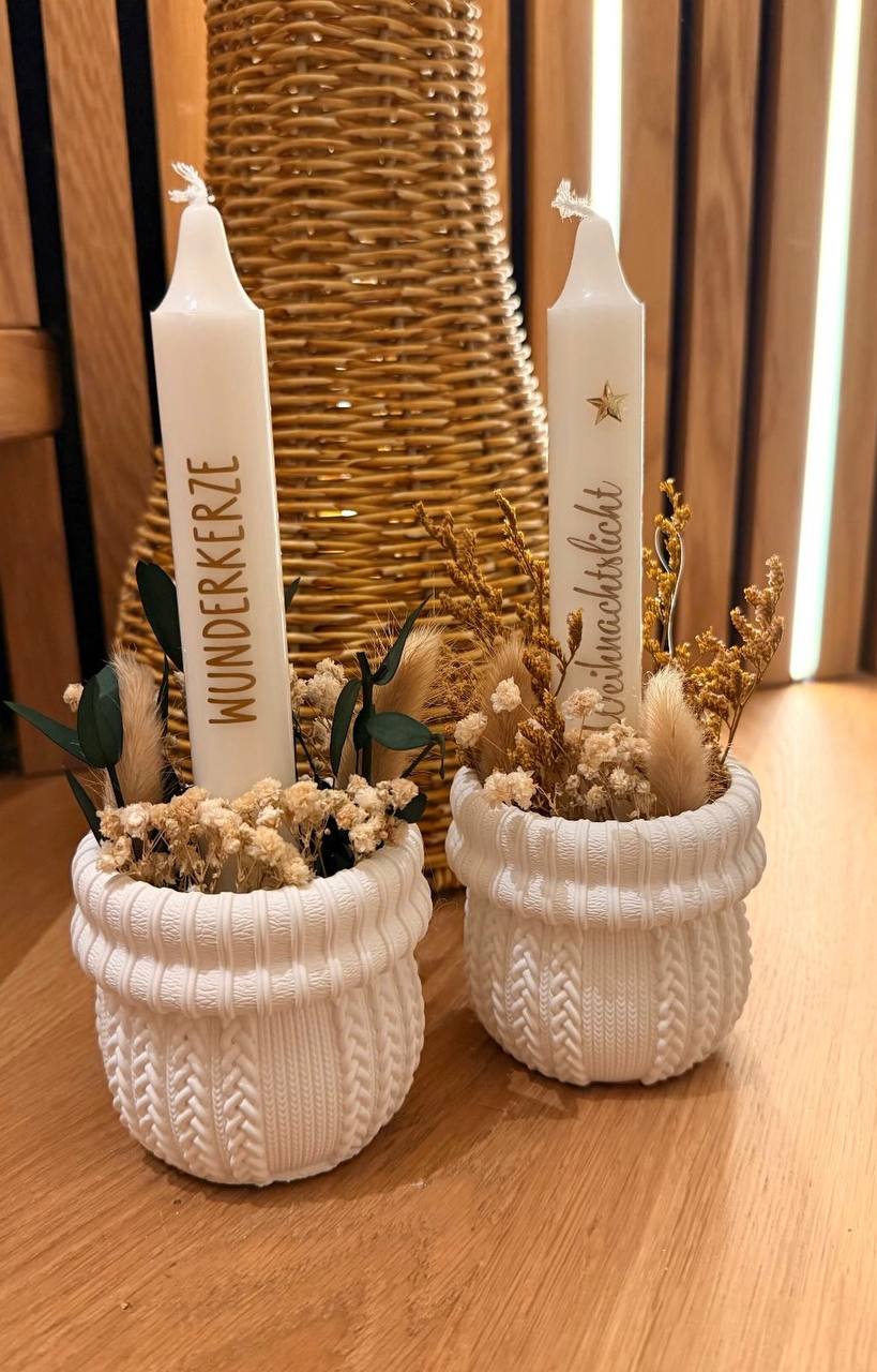 Individuell beschriftete Weihnachtskerzen mit Trockenblumen
